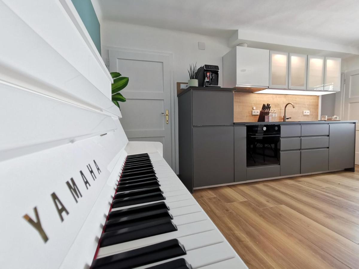 Neues City Center Piano Appartement Mit Netflix 클라겐푸르트 외부 사진