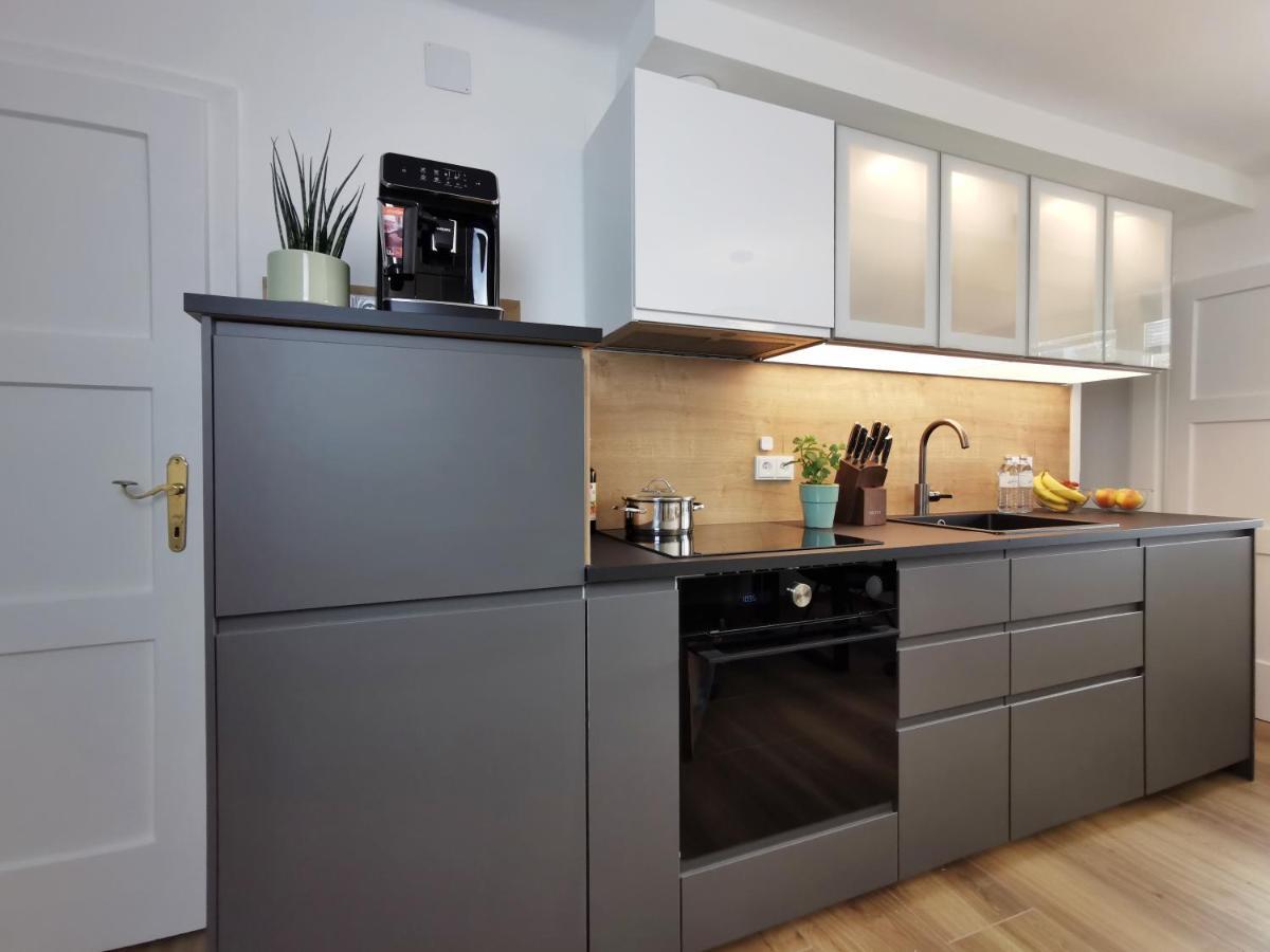 Neues City Center Piano Appartement Mit Netflix 클라겐푸르트 외부 사진