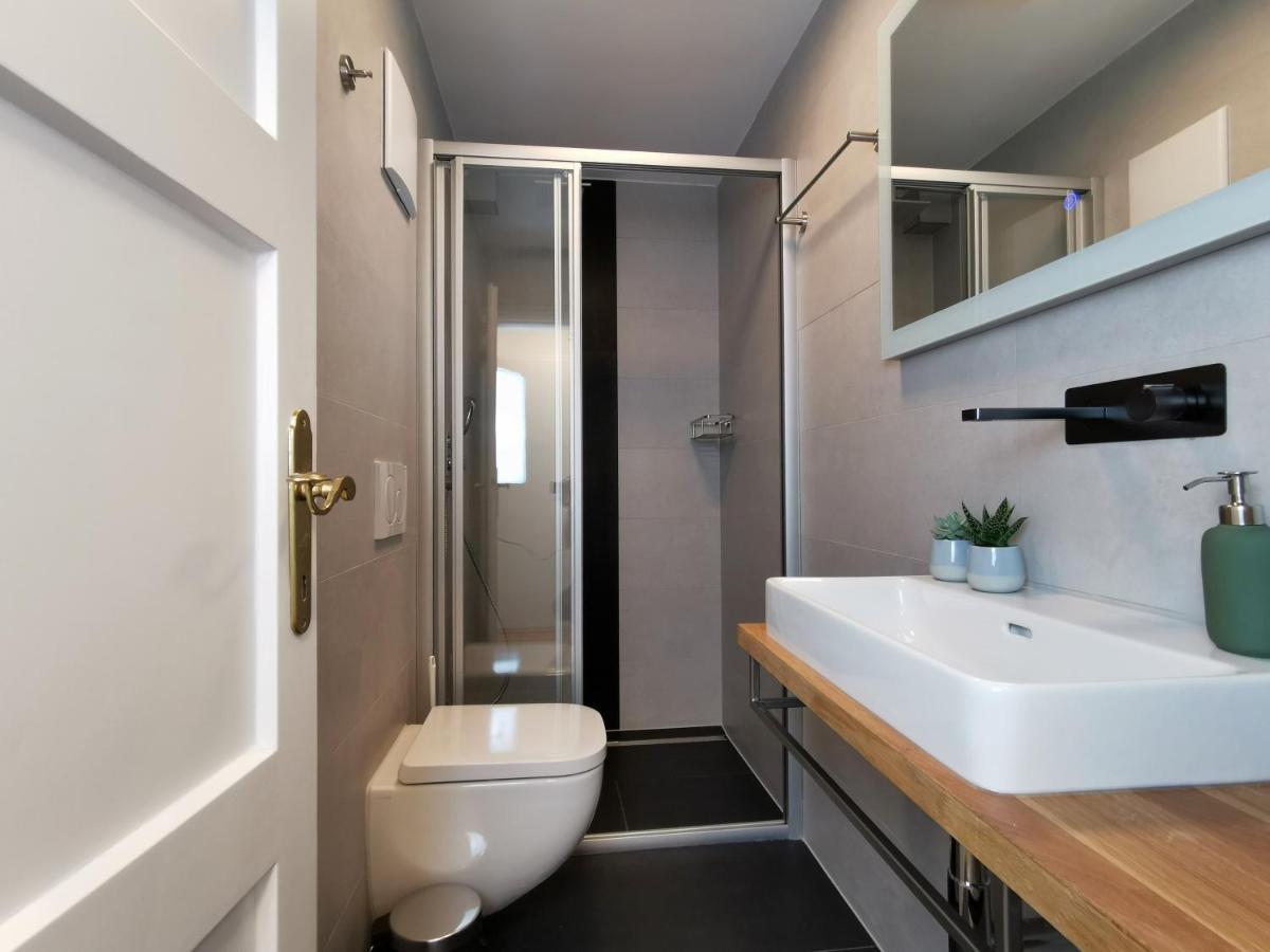 Neues City Center Piano Appartement Mit Netflix 클라겐푸르트 외부 사진
